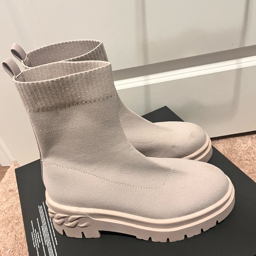 Stylish Women's Beige Ankle Boots